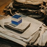 Presse pile de papiers (verre, archives) - © Candice Athenais - Archives de Bruxelles (2019)